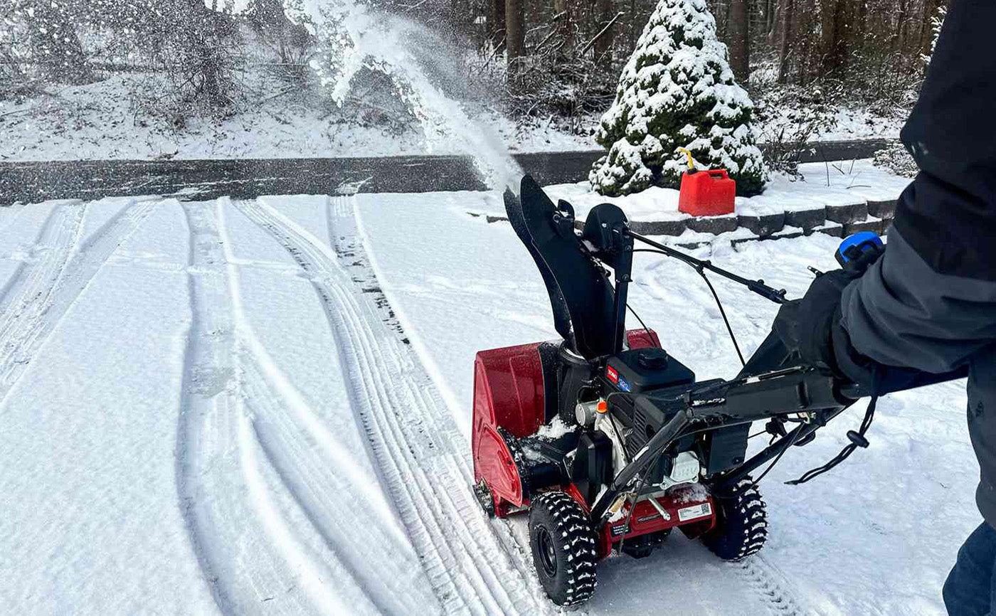 How an Electric Snow Blower Protects Your Family, Cars and Patios
