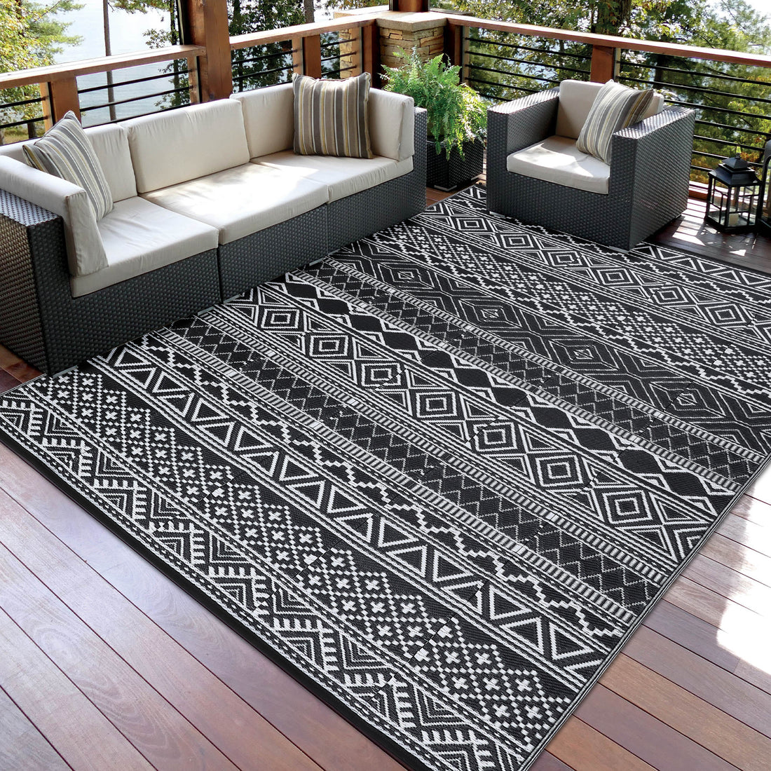 Garvee Outdoor Black & White 5x8 Rug, Reversible Waterproof Patio Mat, Moroccan Print Plastic Straw Rug for Camping, RV, Backyard, Deck, Porch