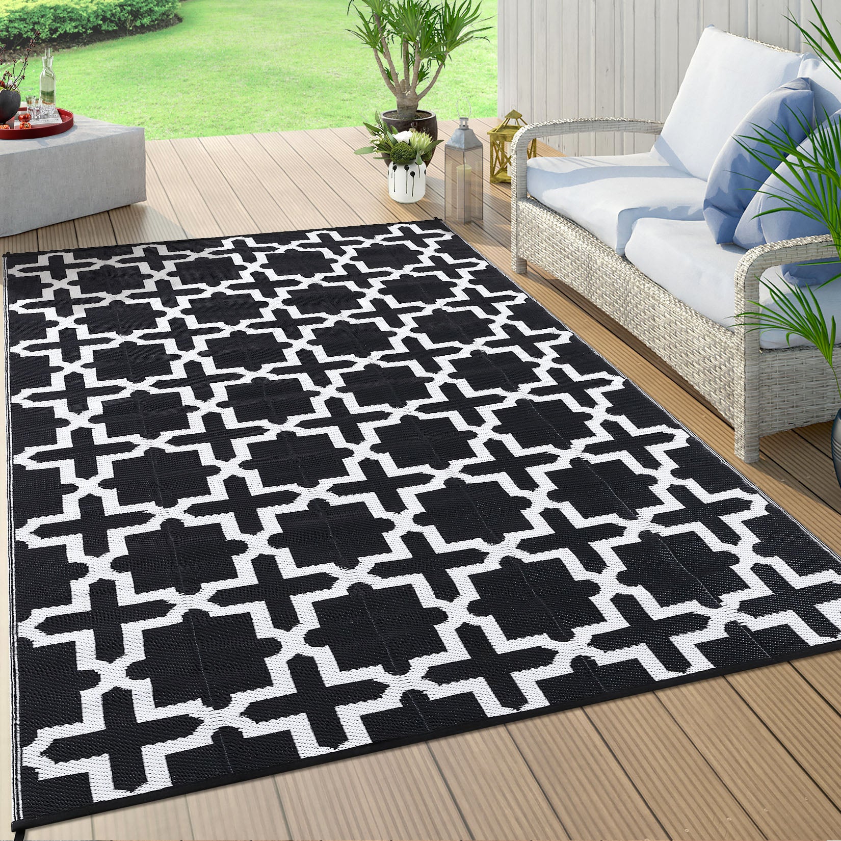 Garvee Outdoor Black & White 6x9 Rug, Waterproof Reversible Plastic Straw Geometric Carpet for Camping, RV, Backyard, Deck, Patio