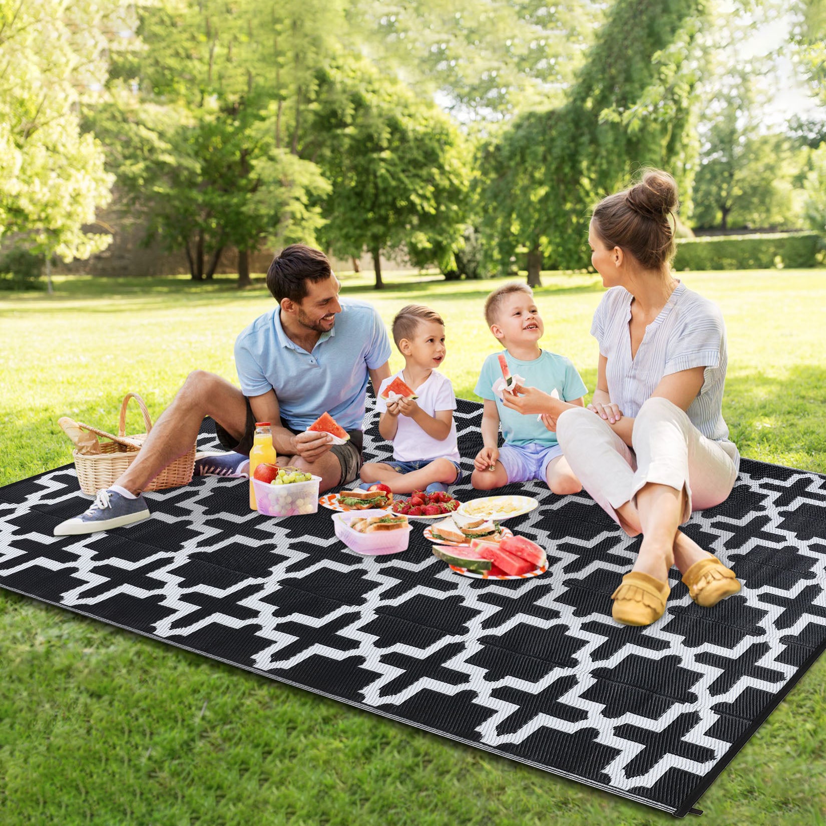 Garvee Outdoor Black & White 5x8 Rug, Waterproof Reversible Plastic Straw Geometric Carpet for Camping, RV, Backyard, Deck, Patio