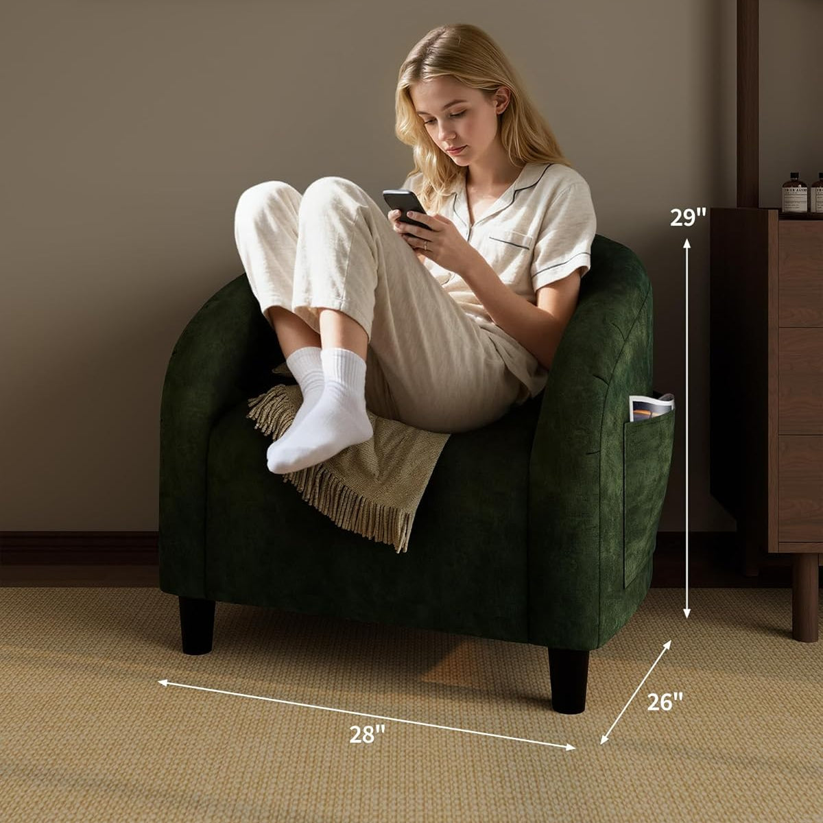 Garvee Accent Chair Velvet Club Chair, Comfy Curved Armrest Upholstered Barrel Chair with Soft Padded Seat, U-Shaped Backrest for Living Room Bedroom Study Waiting Room, Retro Green