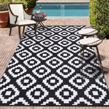 Garvee Outdoor Black & White 5x8 Reversible Rug Waterproof Washable Plastic Straw Area Rug for Patio, RV, Deck, Camping, Beach - Black & White