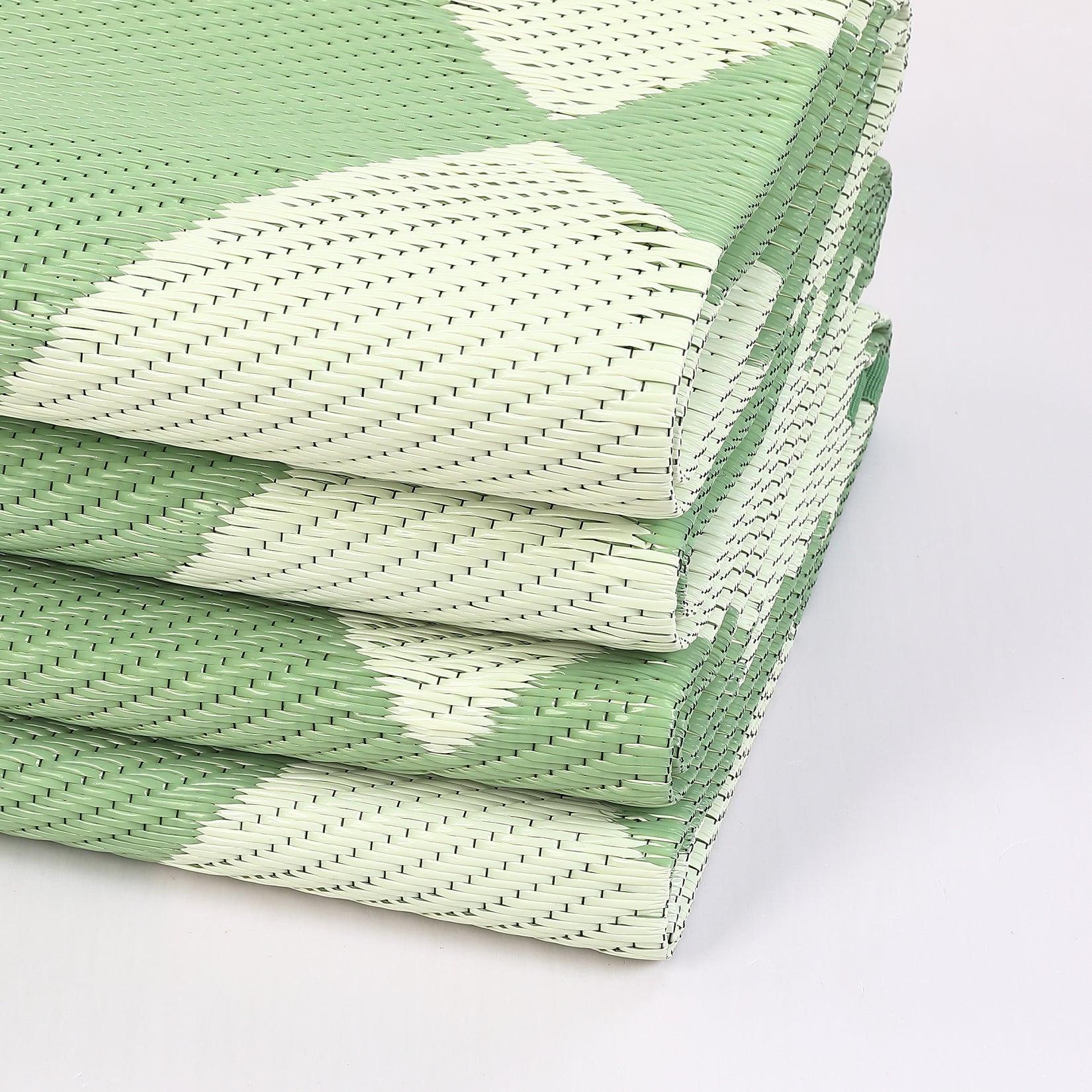 Garvee Outdoor Rug 10x14 Large Plastic Straw Rug Waterproof Reversible Portable Camping Rug Green Diamond for Patio Porch Balcony