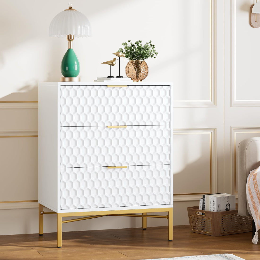 Garvee White 3 Drawer Dresser for Bedroom, Simply Modern Chest of Drawers for Closet with Wide Top, Wooden Dresser with Deep Drawers, Nightstand for Living Room, Hallway, Kids Room