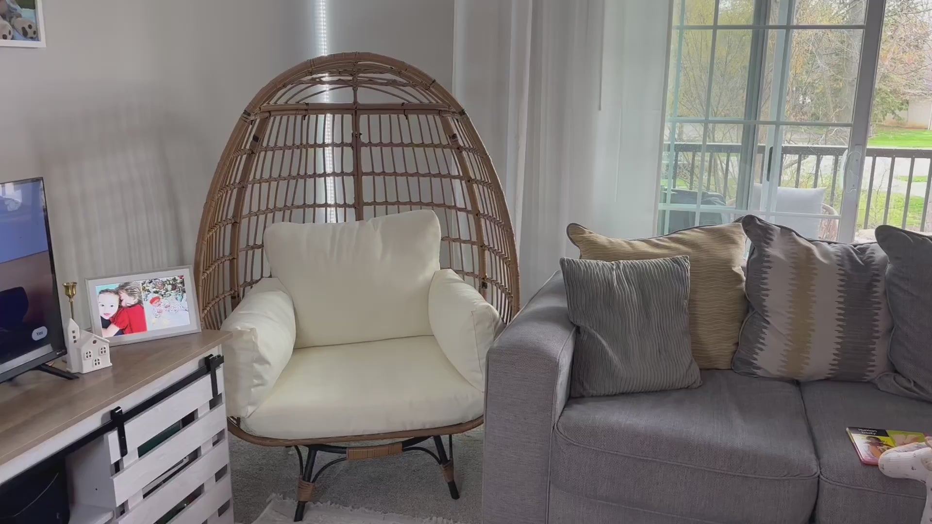 Garvee 360° Swivel Egg Chair, Oversized Patio Rotating Basket Chair, Steel Frame and Metal Base, Waterproof, PE Rattan Lounge Chair for Indoor & Outdoor Patio, Living Room, and Backyard, Beige