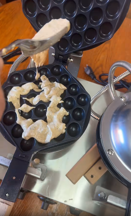 Garvee Bubble Waffle Maker 2800W Commercial Bubble Waffle Maker Machine Non-Stick Egg Waffle Maker Electric Bubble Waffle Baker for Home or Commercial Use