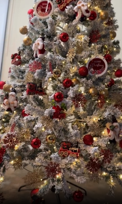 Garvee 7.5ft Pre-Lit Flocked Christmas Tree, Artificial Christmas Tree with Warm White Lights, Realistic Flocked Xmas Tree with Metal Hinges and Foldable Base for Home & Office Decor